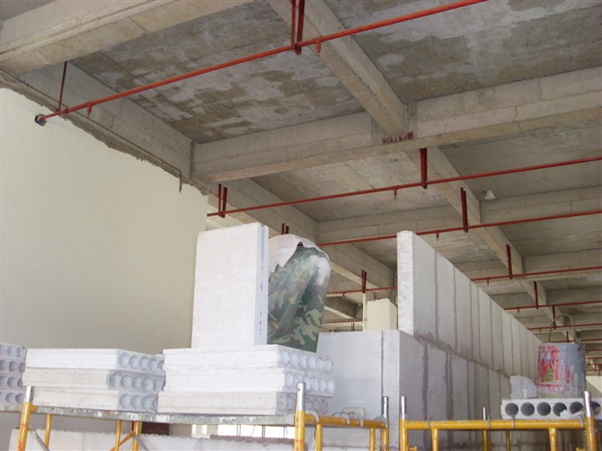 某轻质隔墙工程施工现场图片