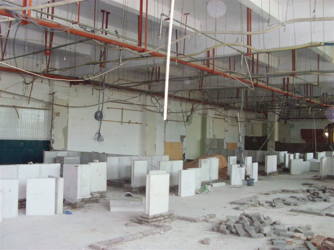 某轻质隔墙工程施工现场图片