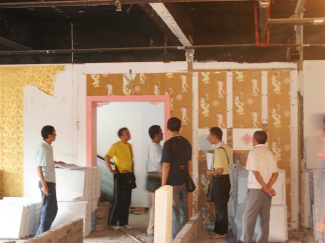 某轻质隔墙工程施工现场图片